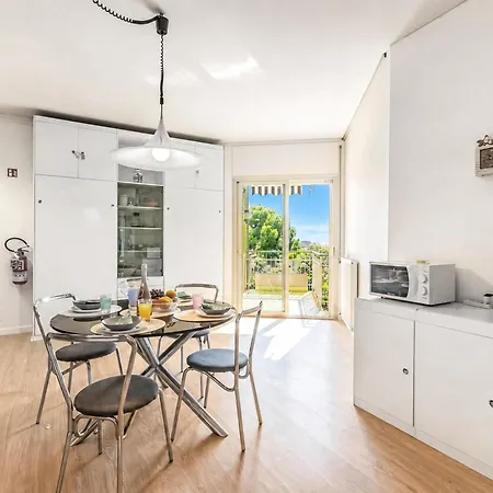 شقة Casa Emma With Sea Glimpse Terrace - Happy *